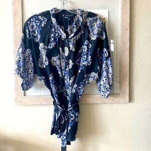 Banana Republic 1/2 button down blouse